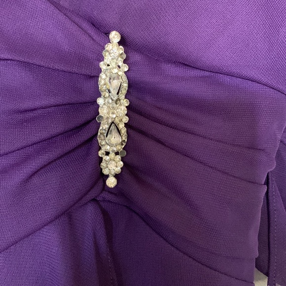 Stunning purple ball gown size large perfect for Prom Wedding or any gala event - Picture 6 of 11